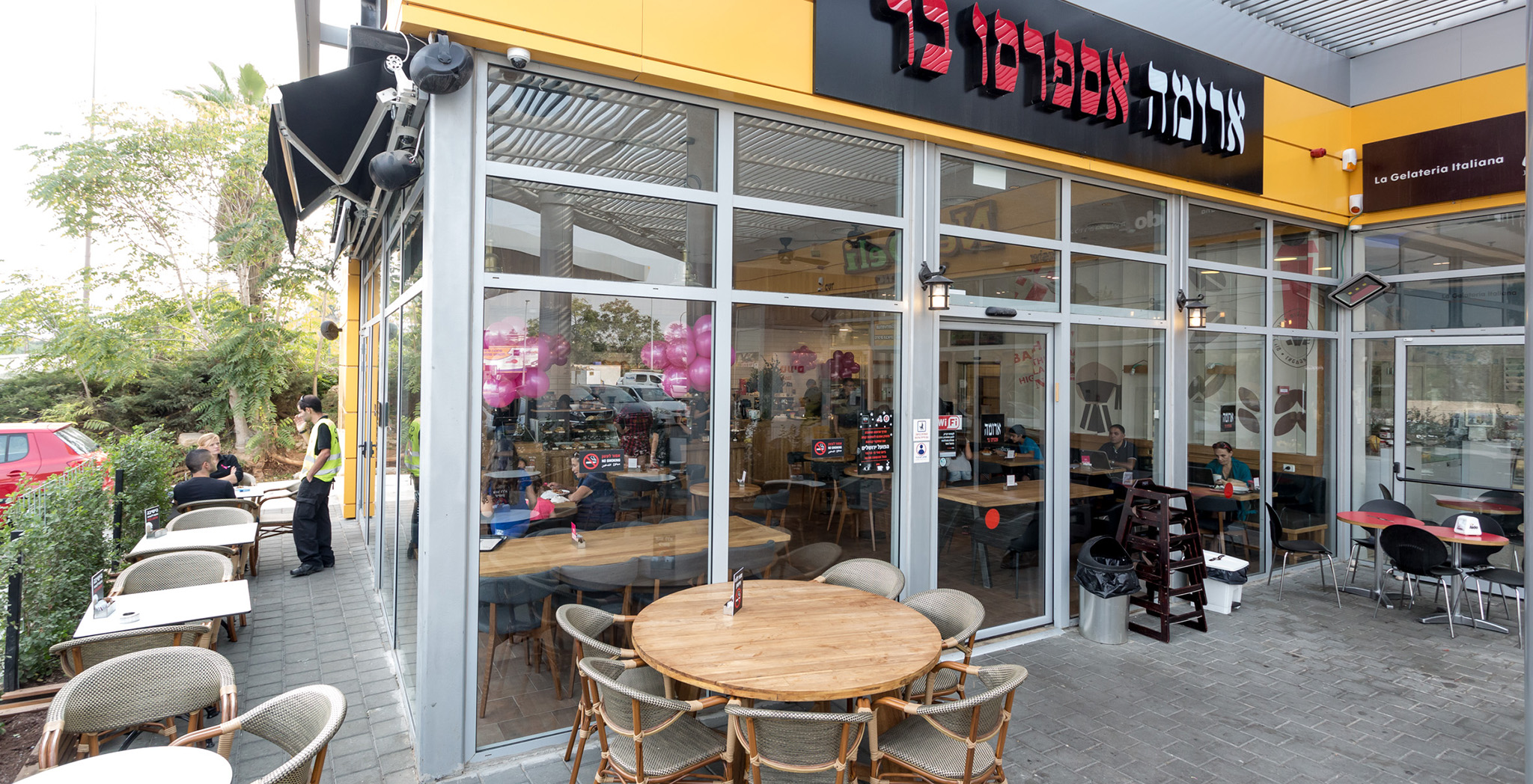 כניסה לסניף צומת שואבה