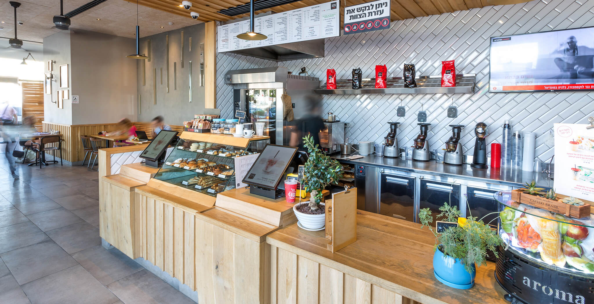 Counter and cash register at the Ein Shemer branch