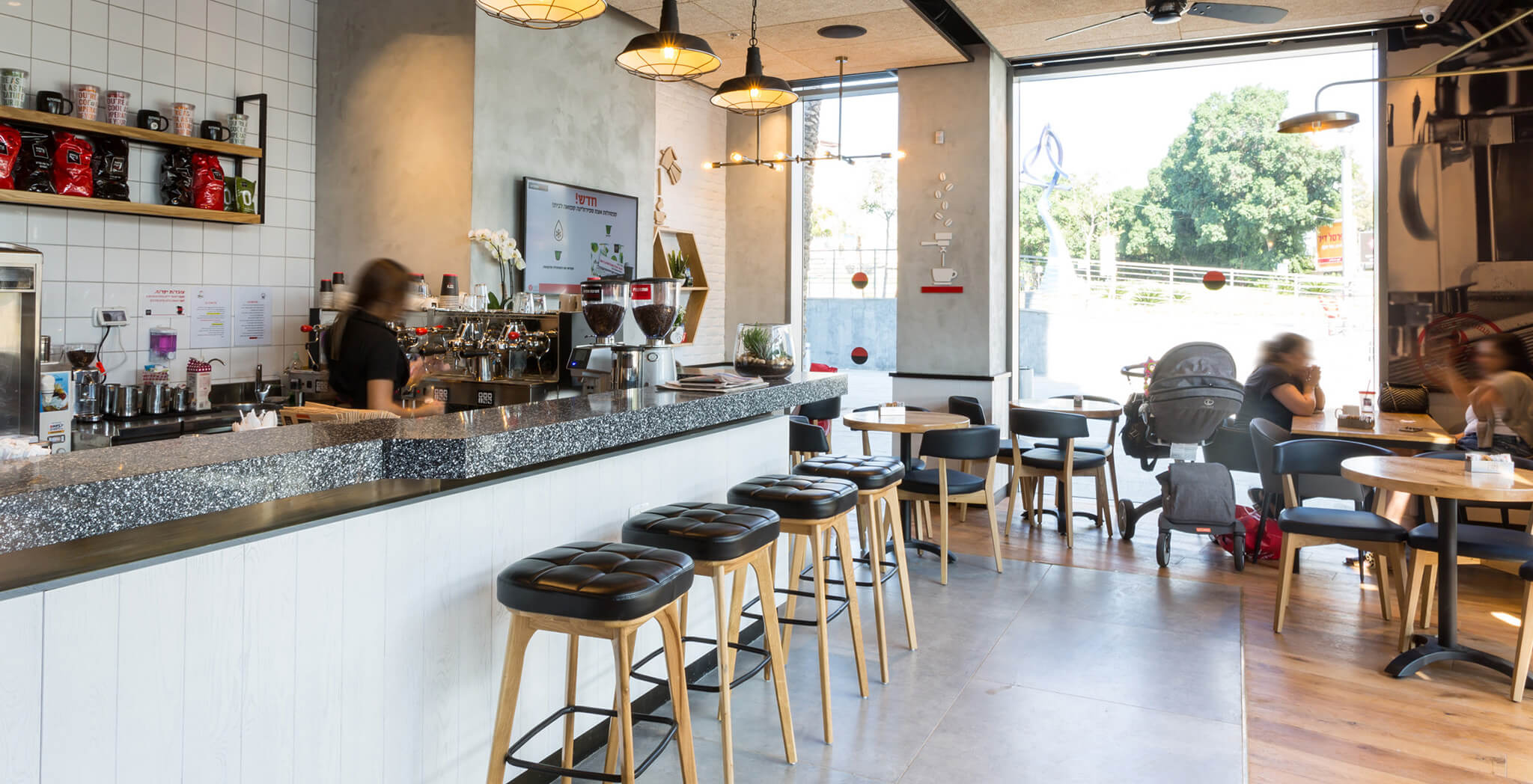 Reservations desk and internal seating area, Beer Yaakov branch