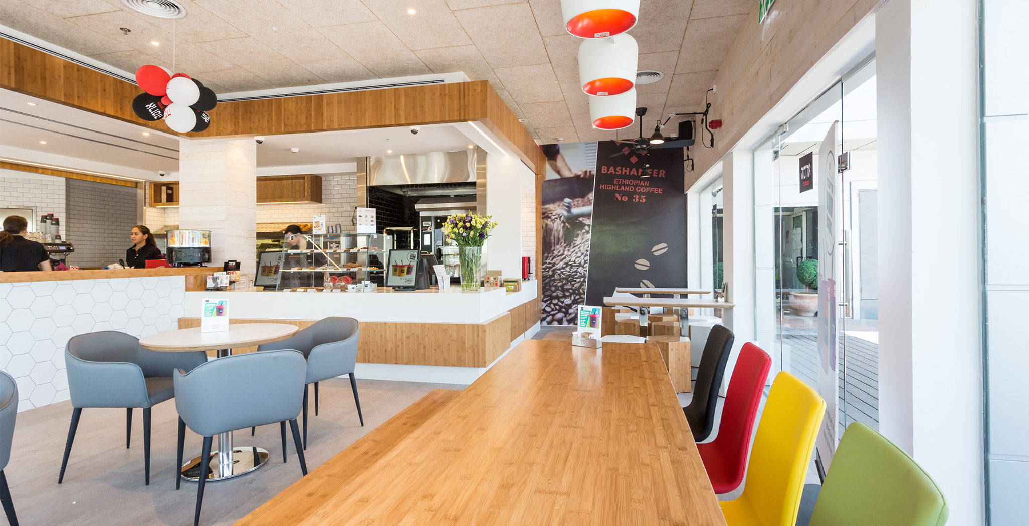 Seating area and counter of the Dor Alon Gan Yavne branch