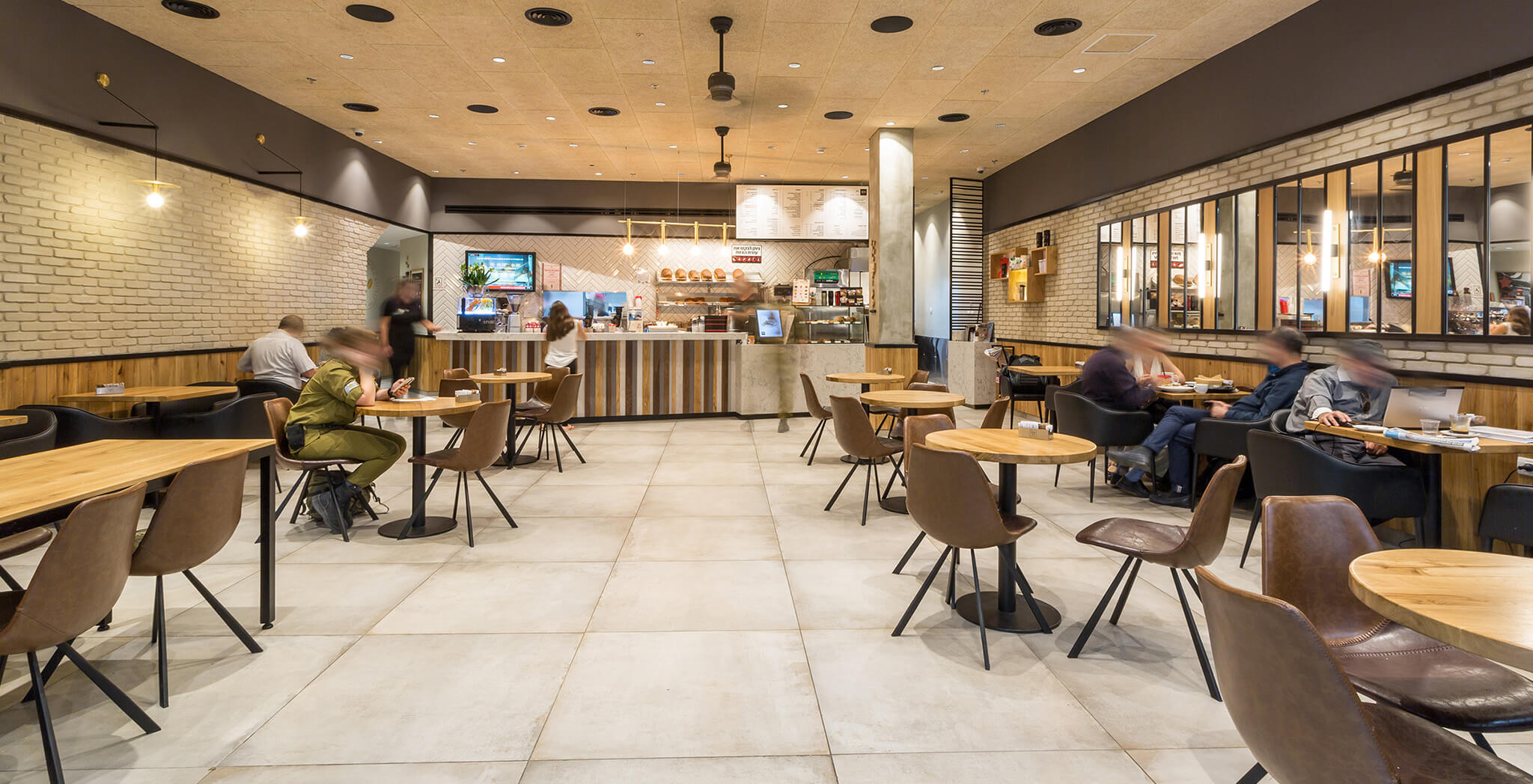 Internal seating area, Giron Ashkelon Mall branch