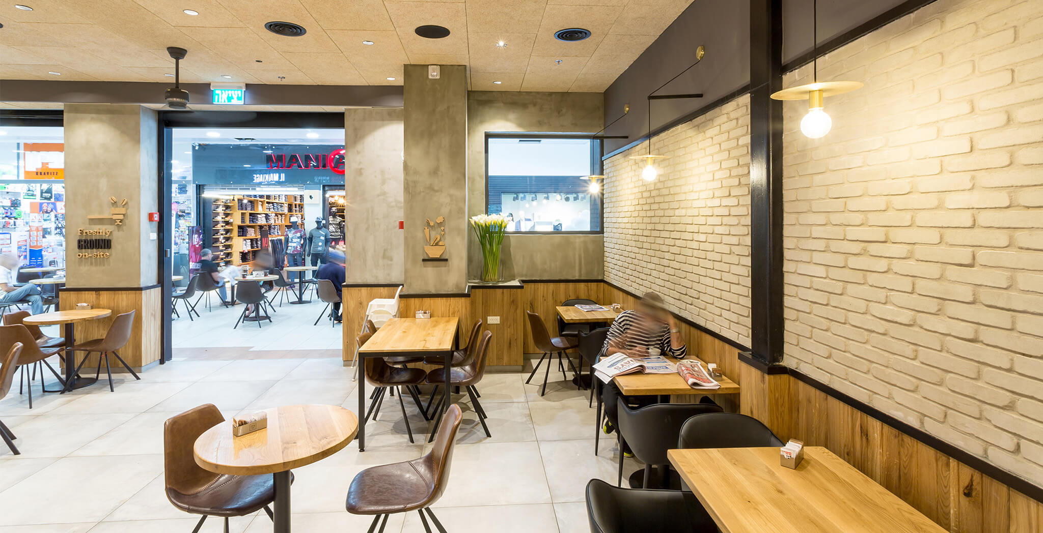 Internal seating area, Giron Mall branch