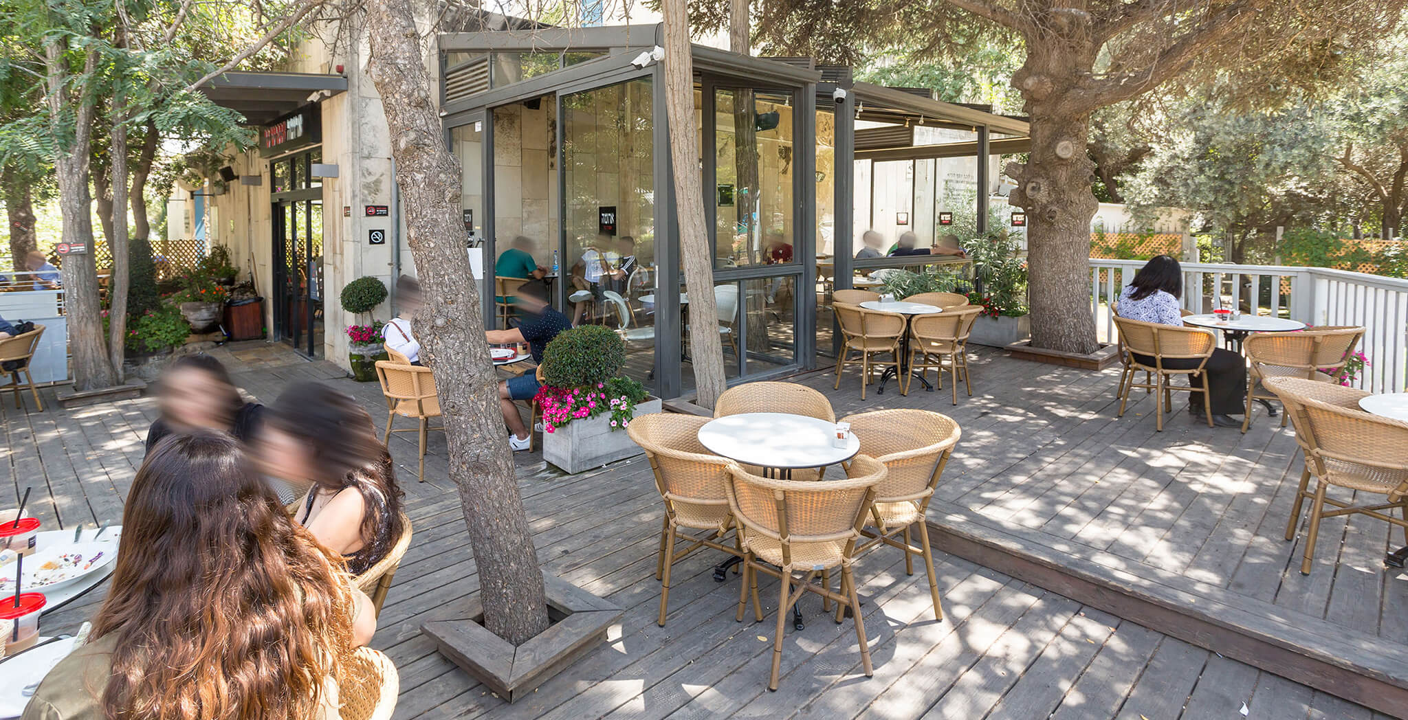 Outdoor seating area, Mount Scopus branch