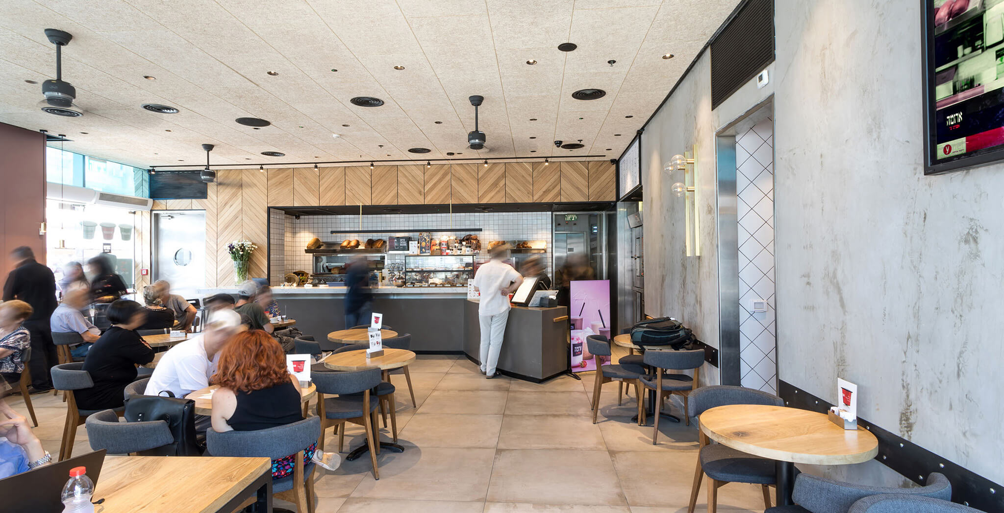 Counter and indoor seating area Rothschild Bat Yam branch