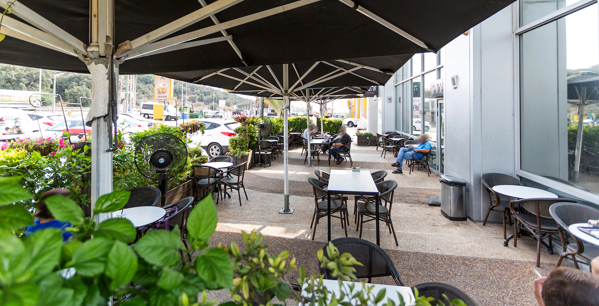 Outdoor seating area Wadi Ara branch