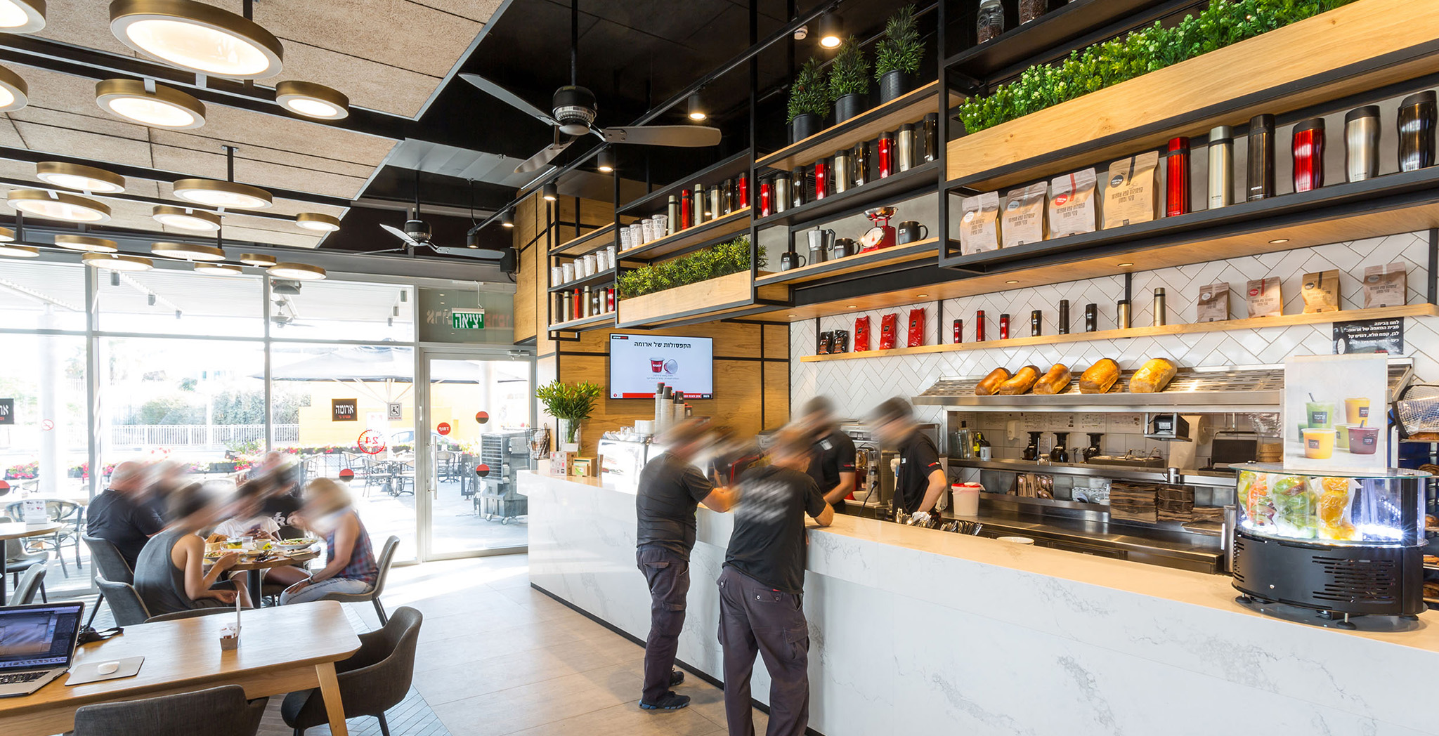 Counter and seating area Paz Netanya Junction