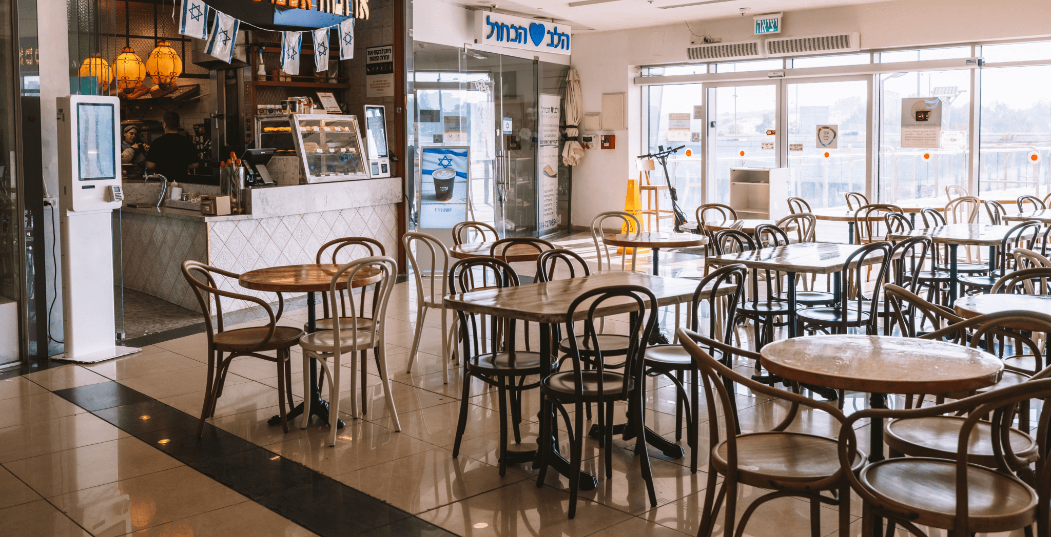 אזור ישיבה בסניף קניון הזהב